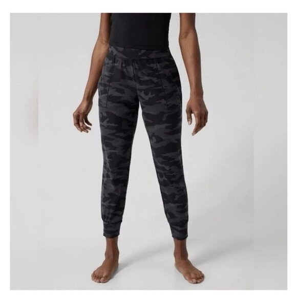 Athleta Womens Salutation Jogger Camo Size Small Pull On Travel Commute Stretch - Picture 1 of 12